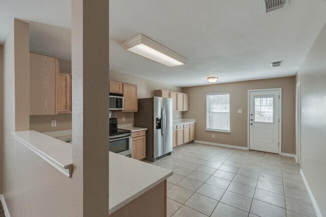 Building Photo - 5536 Camarillo Dr