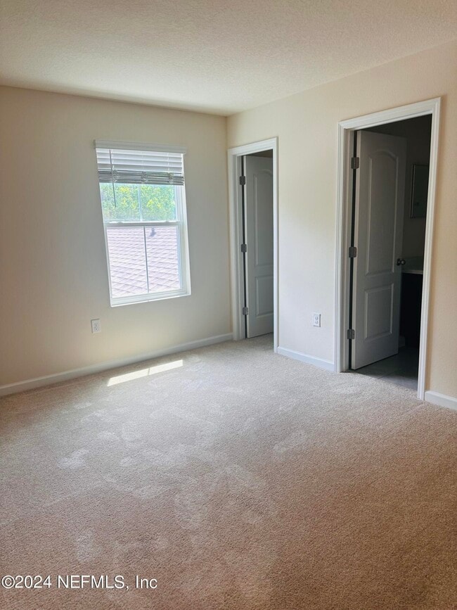 Building Photo - 9549 Star Dr