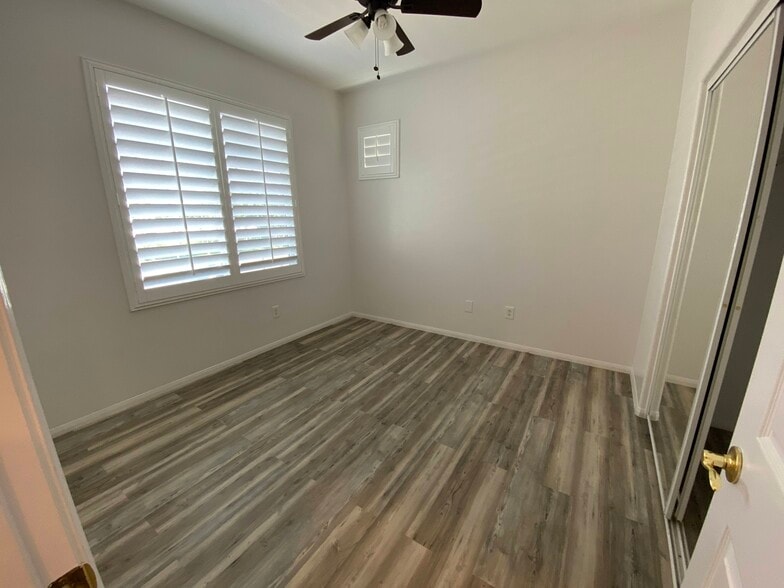 Building Photo - 22992 Serra Dr