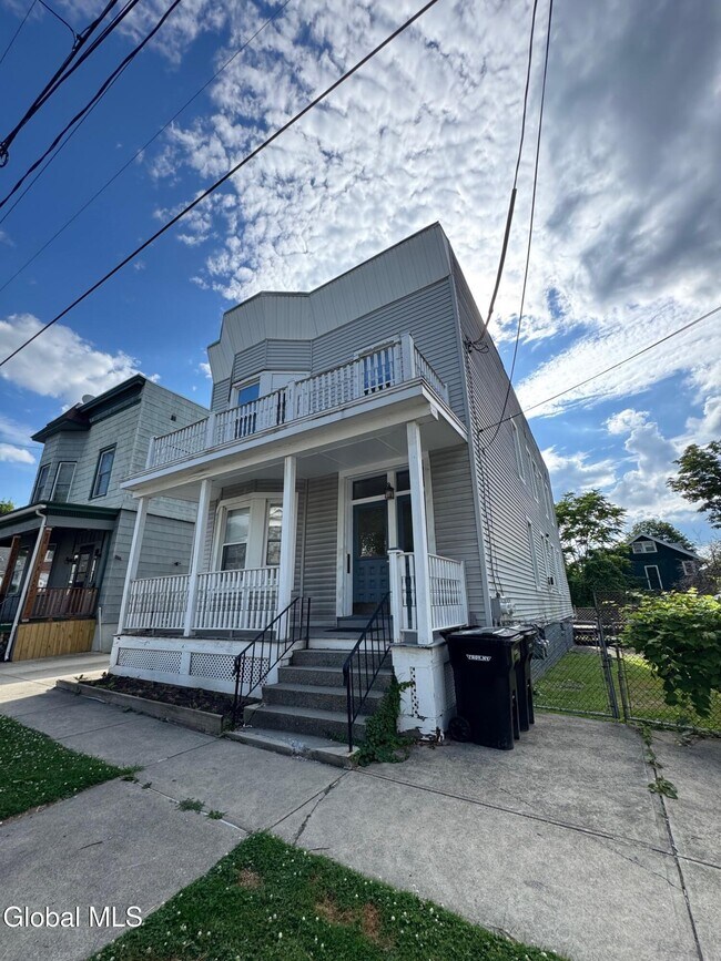 Primary Photo - 2347 17th St