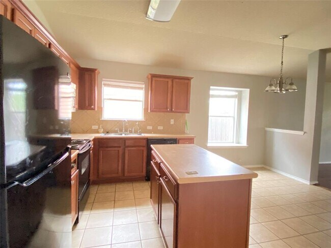 Building Photo - 321 Altamont St