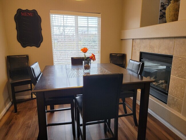 Building Photo - 479 Black Feather Loop