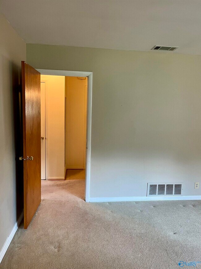 Building Photo - 415 Harolds Dr NW