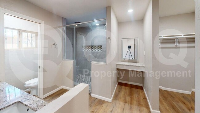 Building Photo - 1303 N Walnut Blvd