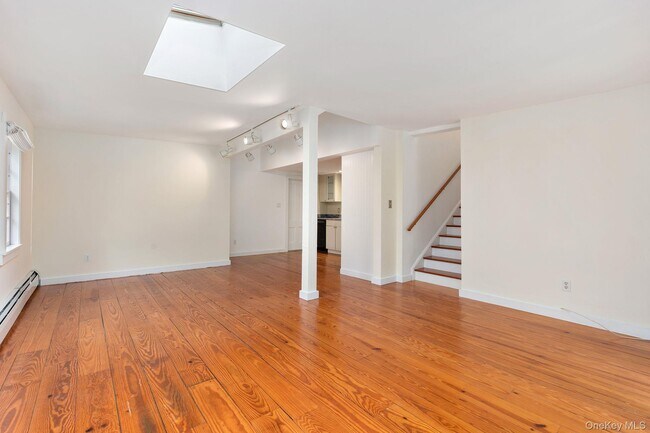 Building Photo - 744 Titicus Rd