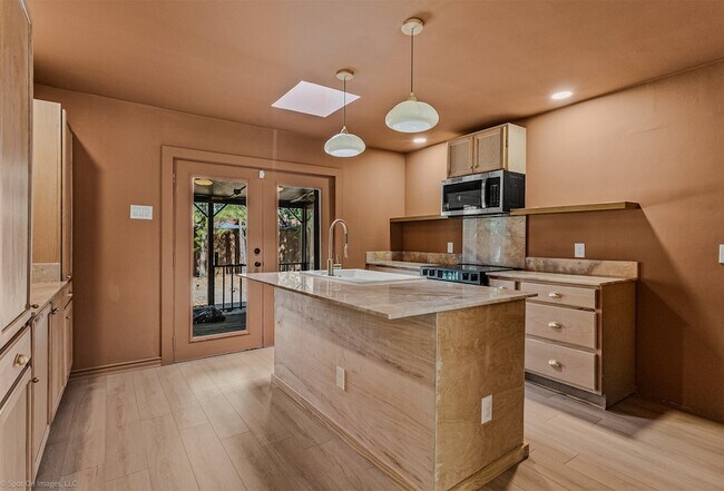 Building Photo - 1351 Dell Oak Dr