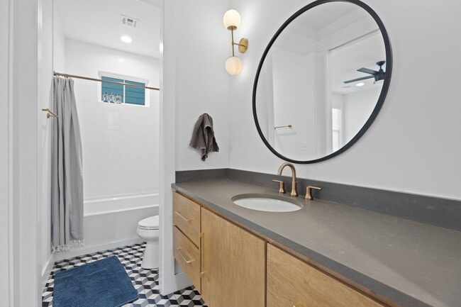 Building Photo - Luxury Rental in the Heart of the Rose District