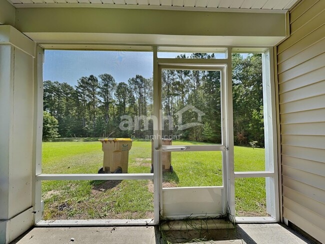 Building Photo - 215 Bellflower Cir