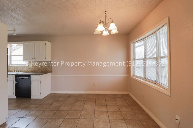 Building Photo - Beautifully Updated Home in Prime East Tulsa Location