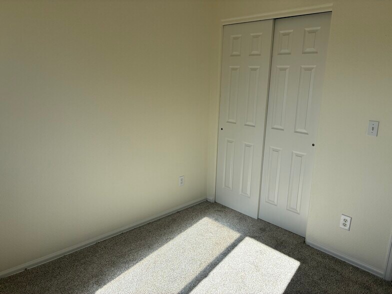 Building Photo - 8390 Dassel Dr
