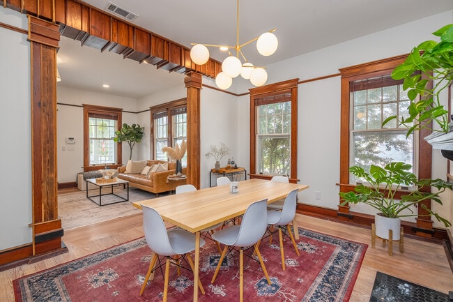 Building Photo - Bungalow Heaven in Baldwin Park!