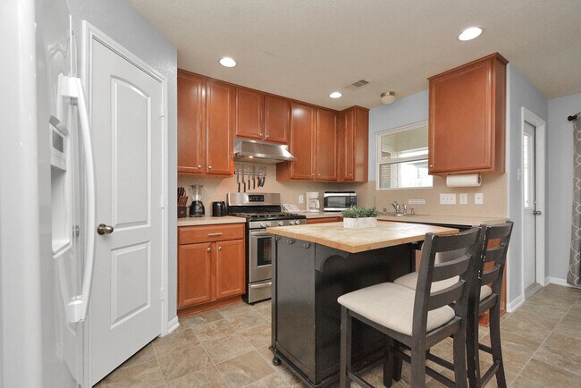 Building Photo - 18407 Early Grn Trl