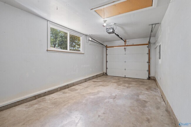 Building Photo - 1007 Heard Ct SE