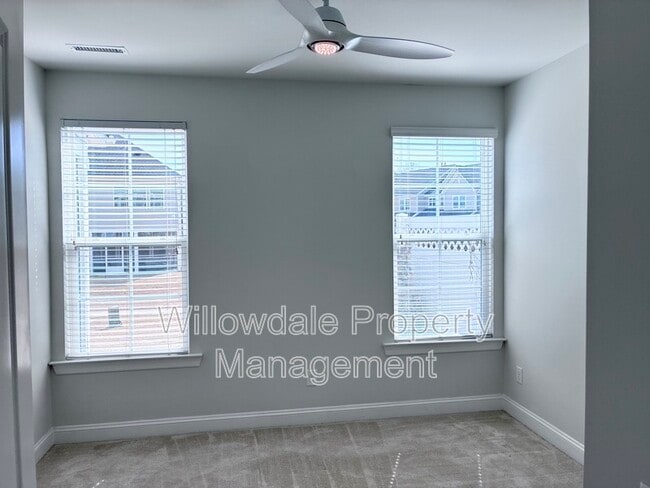 Building Photo - 1112 Lakebrink Dr