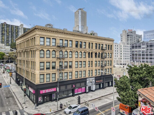 Primary Photo - 253 S Broadway