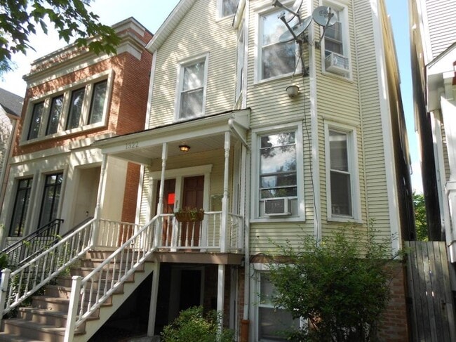 Primary Photo - 3 bedroom in Chicago IL 60657