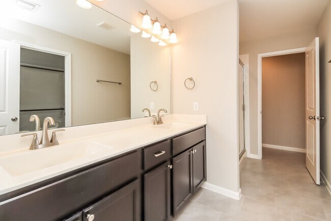 Building Photo - 8419 Ideal Dr