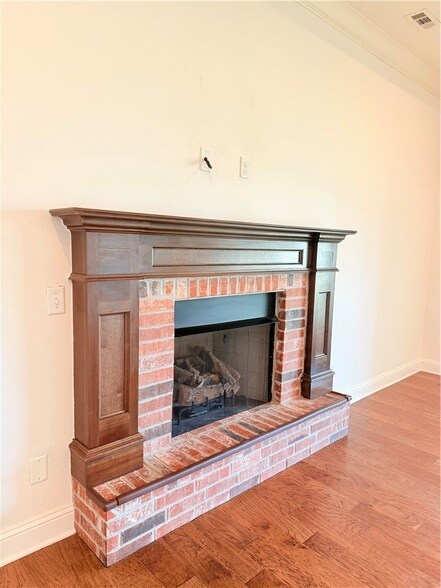 Building Photo - 4201 SW Layton Rd