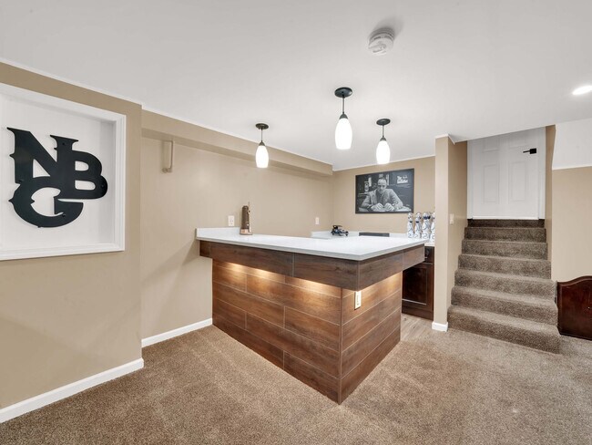 Building Photo - 1631 Clay Ct