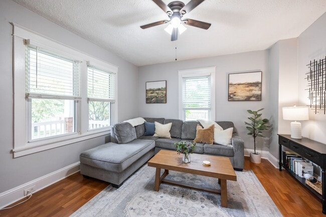 Building Photo - Quaint 2 Bedroom 1 Bath Home in Forest Hil...