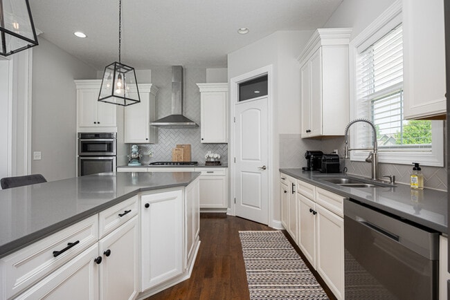 Building Photo - Stunning home in Olentangy schools!