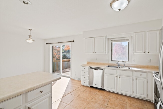 Building Photo - 3608 Teakwood Dr