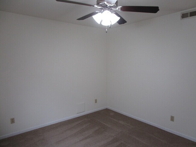 Building Photo - 2406 Calder Ct