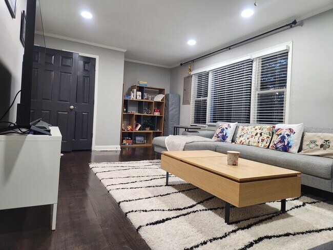 Building Photo - Charming 3BR/2BA Home Near Downtown Athens & Five Points