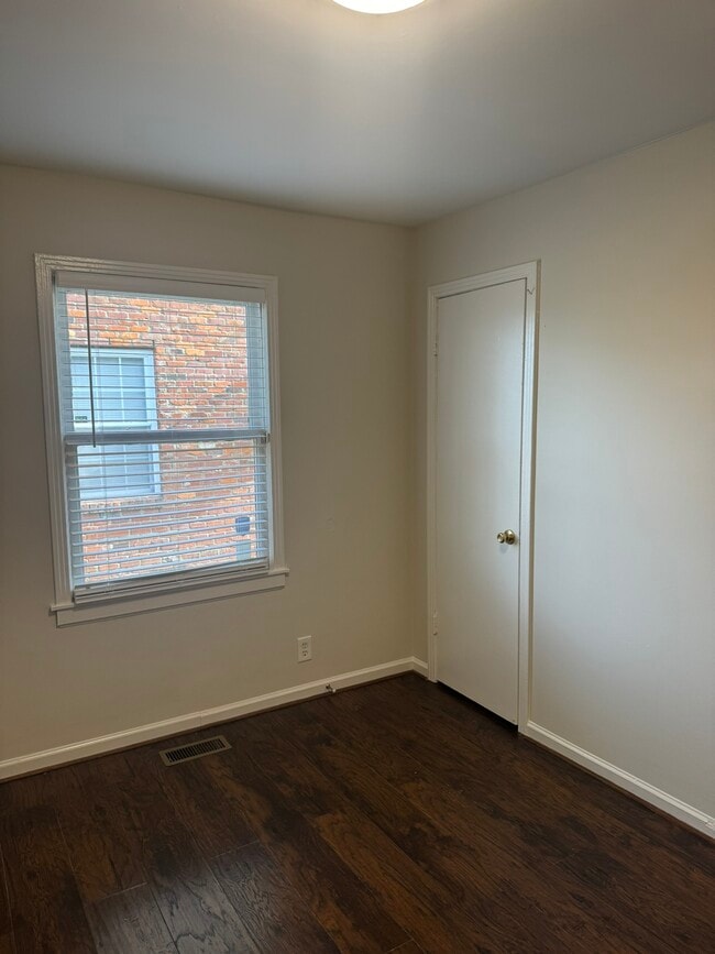 Building Photo - 2909 Clifton Ave