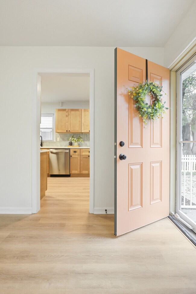 Building Photo - 1003 E Hopkins Dr