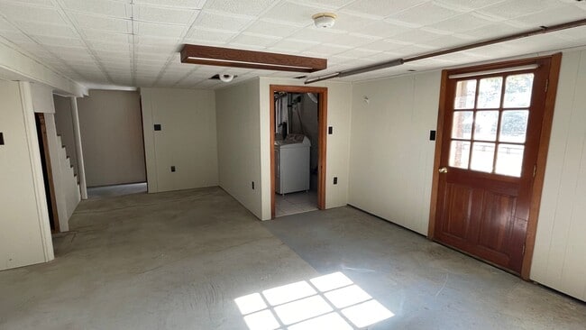 Building Photo - 3 BR House on a Lake 1.5 Baths