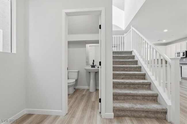 Building Photo - 8609 Faxom St