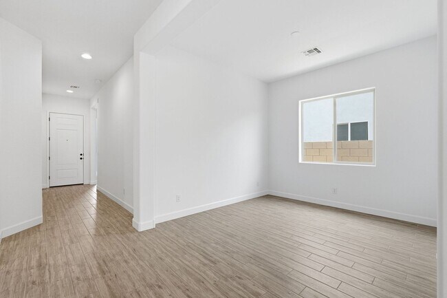 Building Photo - 2942 Manzanilla Ave