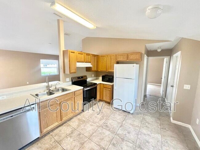 Building Photo - 2502 Trianna St