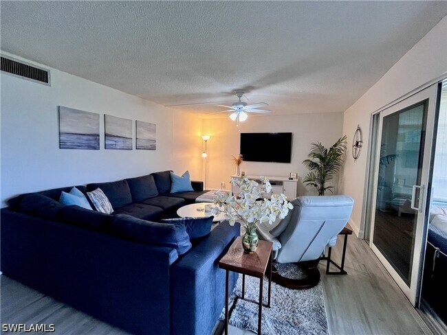 Building Photo - 209 Palm Dr