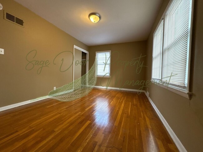 Building Photo - INDEPENDENCE DUPLEX!!!