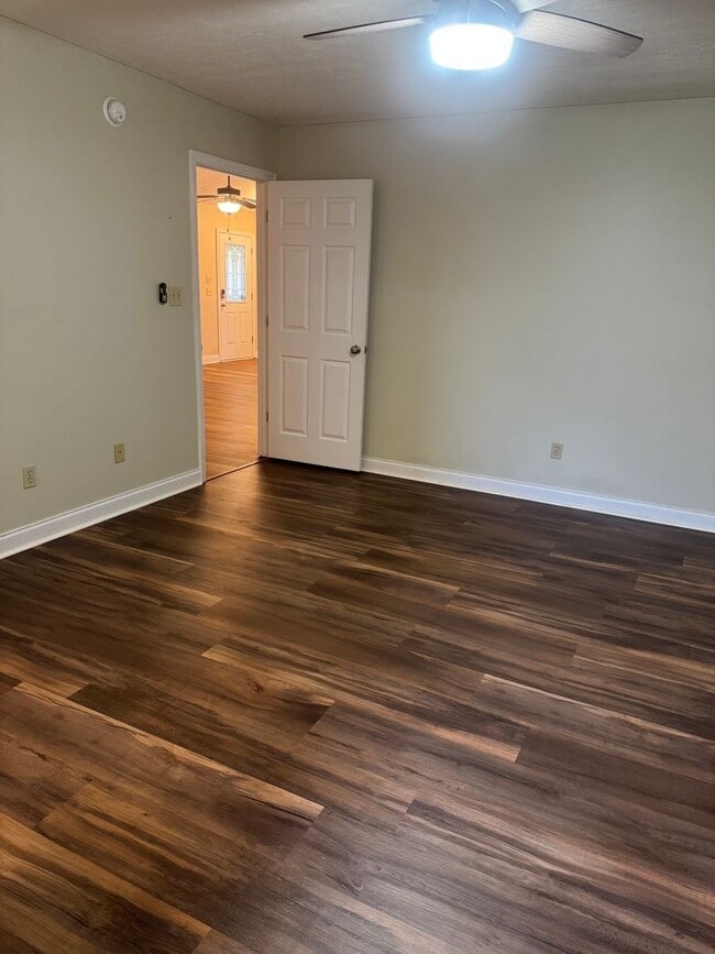 Building Photo - 2032 Bill Hicks Dr