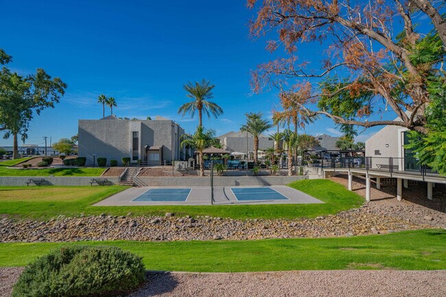 Building Photo - 8570 E McDowell Rd