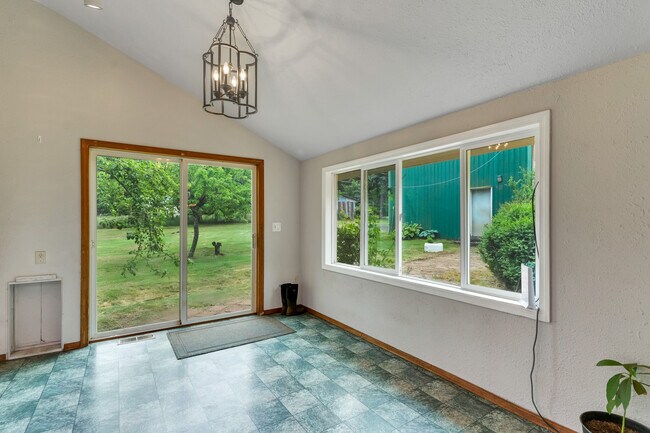 Building Photo - 3194 Crooked Finger Rd NE