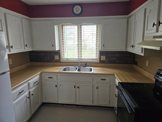Building Photo - 3 Bedroom 2 Bathroom for $1350.00