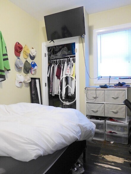 Building Photo - 12 Worthington St