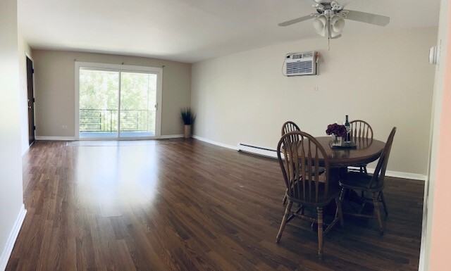 Family Room - 260 E Lake St