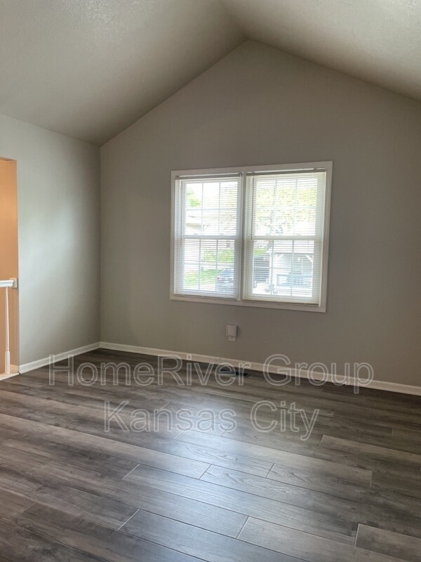 Building Photo - 418 N Prairie St