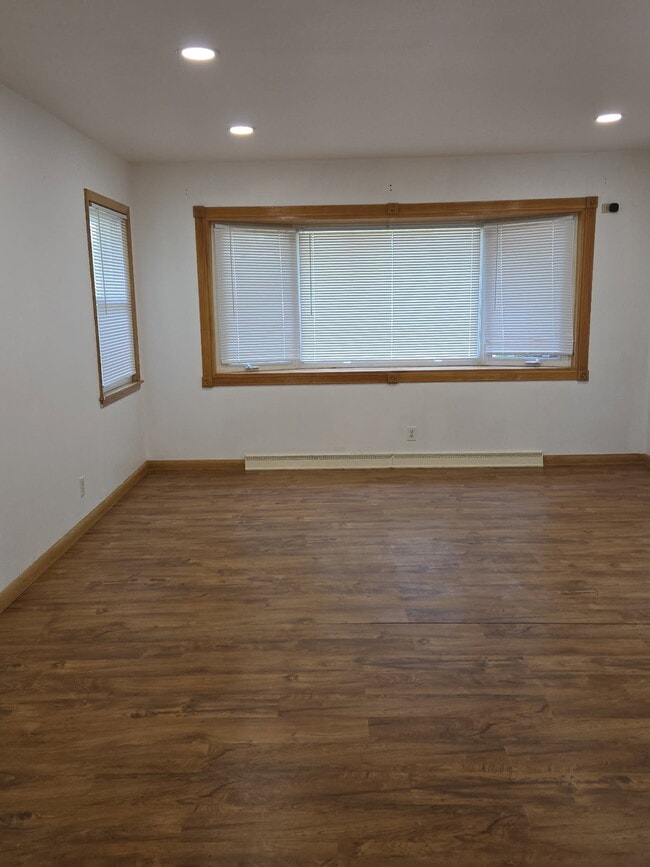 Building Photo - 2716 S Cleveland Park Dr