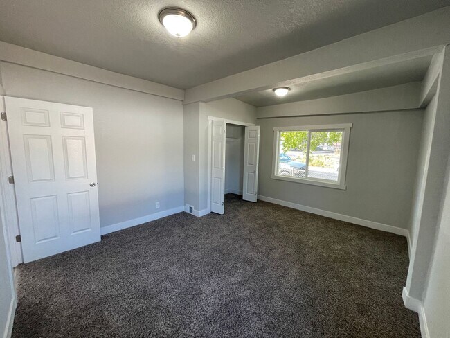 Building Photo - Spacious 4 Bed, 2 Bath Home with 2-Car Garage in Magna