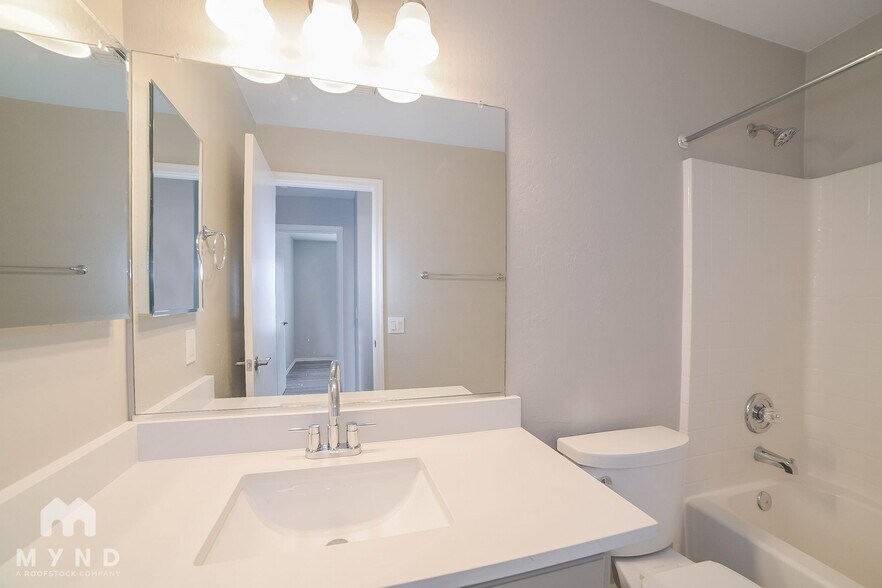 Building Photo - 2236 S 82nd Ln