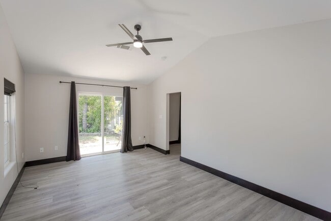 Building Photo - RANCH STYLE POOL HOME ON 2+ ACRES IN THE H...
