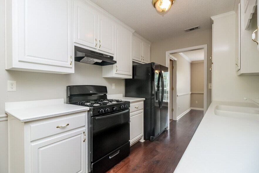 Building Photo - 1331 Vine Cir