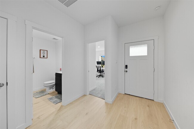 Building Photo - 1638 Westway Dr
