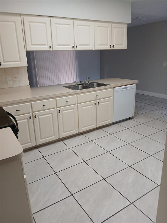 Building Photo - 8027 Buttonball Ln